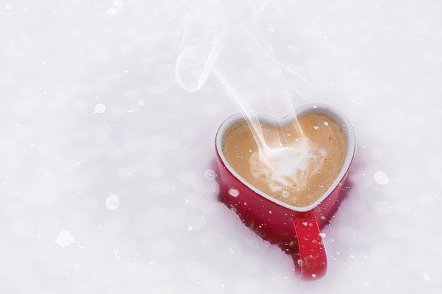 šálek ve tvaru srdce – symbol lásky a péče o sebe